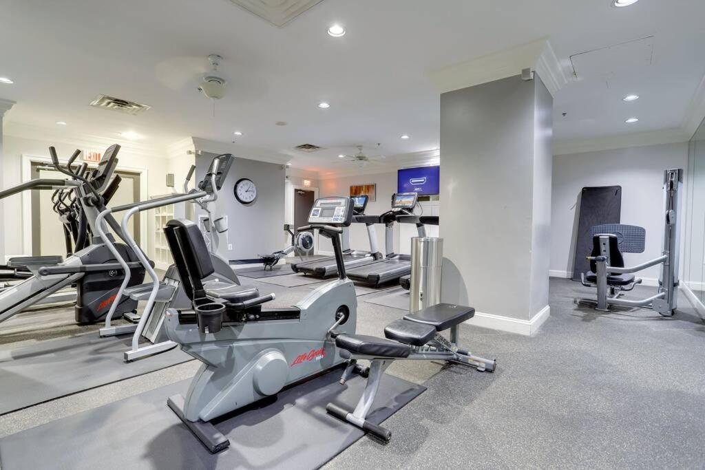 Exclusive Apt In Ballston With Gym アーリントン エクステリア 写真